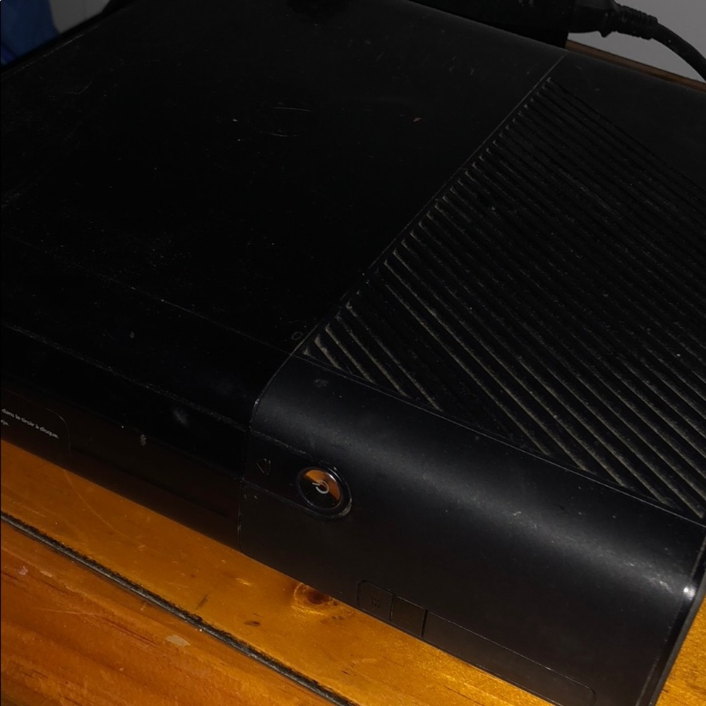 Xbox 360(2 controllers, 10 games, all cords.)
